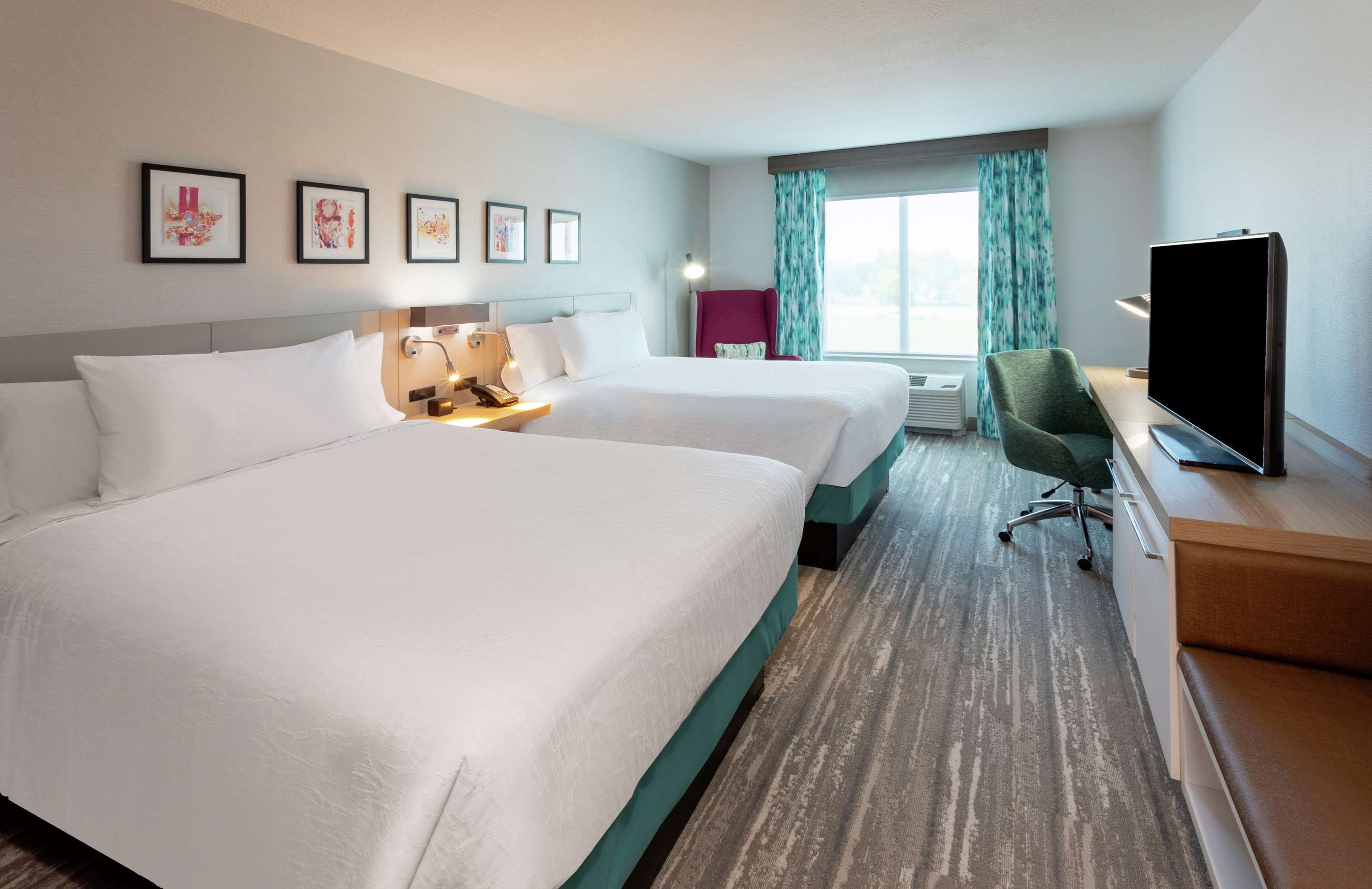 Bedroom view of Hilton Garden Inn St. Cloud