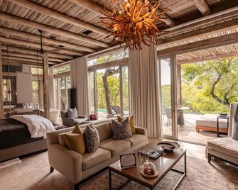 Kapama Karula - הודספרוט - סלון