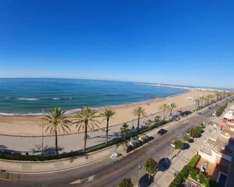 Telework In Front Of The Sea - Calafell - Strand