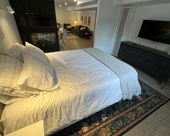 Sunny, 1000-ft basement flat, parking, walkout patio entrance CITQ#305792 - Hudson - Bedroom