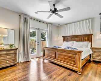 Victoria Park Oasis with Heated Pool and More - Fort Lauderdale - Bedroom