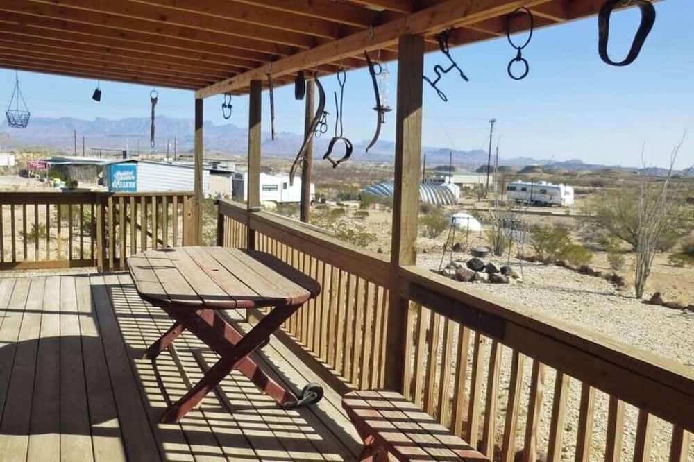 Outdoors view view of Lornas Ghost Town Cabin: Make The Most Of Your Vacation Time. Convenient Cabin In The Ghost Town