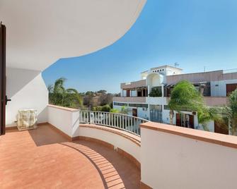 Appartamento Blumer by BarbarHouse - Sant'Isidoro - Balcón
