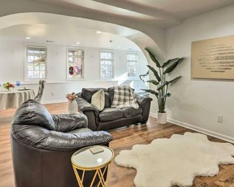 Atlanta-Area Retreat Near Lake Pet Frien - Peachtree City - Wohnzimmer