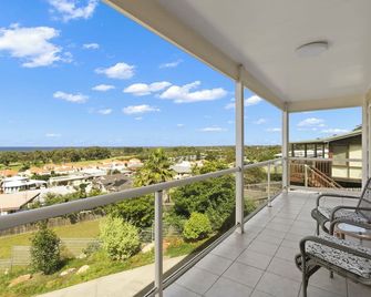 Eastern Views Beach House - Lakes Entrance - Balcony