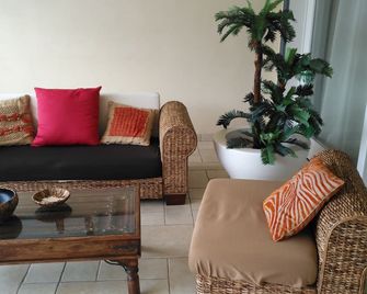 San Giorgio Luxury Apartment Taormina-Panoramic Pool & Parking Space - Taormina - Huiskamer