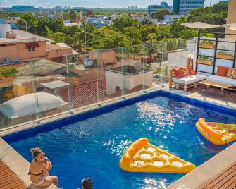 Nomads Hotel, Hostel & Rooftop Pool Cancun - Puerto Juárez - Piscina