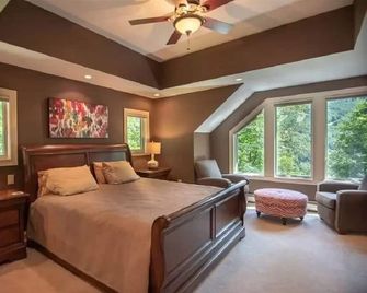 4200 Square Foot Family Getaway with Amazing Views of Loon Mountain - Lincoln NH - Lincoln - Slaapkamer