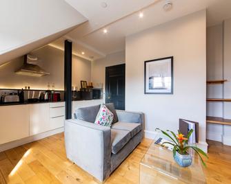 Linton Collection - 28 North Bridge - Edinburgh - Living room