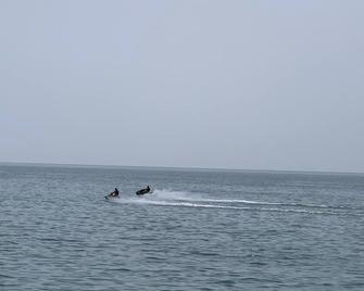 Beautiful cottage on the Lake Ontario to spend peaceful time with loved ones - Brighton