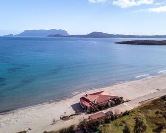 Blue&Green House With Shared Pool - Olbia - Strand