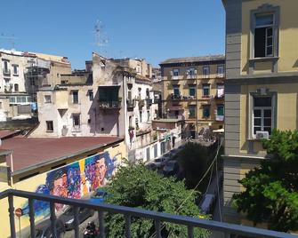 Napul'è - Nápoles - Balcón