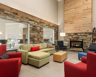 Country Inn & Suites by Radisson, Platteville, WI - Platteville - Living room