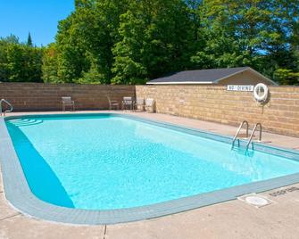 Glenview Cottages - Sault Ste Marie - Басейн