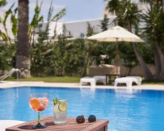 Polos Hotel Paros - Parikia - Svømmebasseng