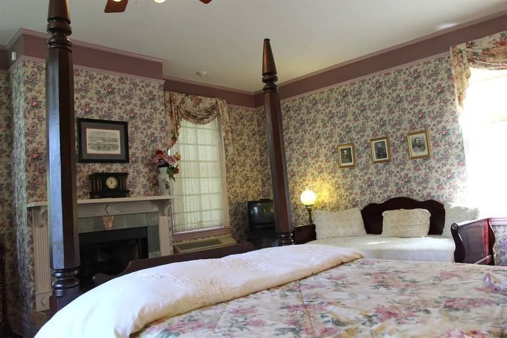 Bedroom view of Corners Mansion Inn - A Bed & Breakfast