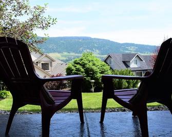 Lake Country Wine, Dine, Golf & Ski #2 - Lake Country - Patio