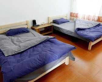 Wuyishan Blue Sky Youth Hostel - شانغراو - غرفة نوم