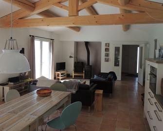 Holiday bungalow with private swimming pool in authentic village. - Mirabel-aux-Baronnies - Comedor