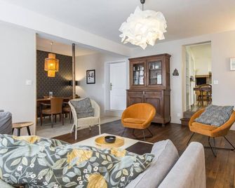 Charming house with patio near Normandy's tourist attractions - La Haye-Pesnel - Sala de estar