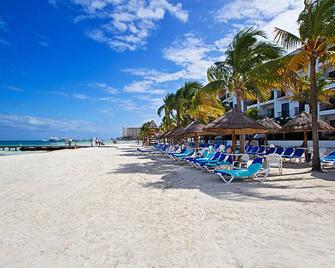 The Royal Cancun All Villas Resort - Cancún - Beach