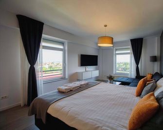 Lounge 8 Studios - Oradea
