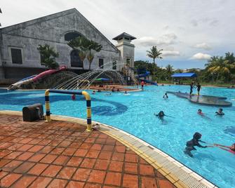 Bukit Beruntung Resort - Rawang - Piscina