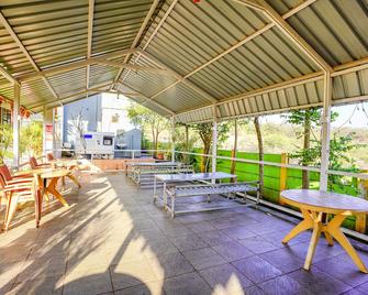 Fabhotel Tanishq - Sinnar - Patio