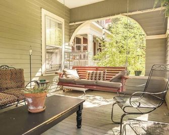Big Oak Bungalow 1 dreamy bedroom amazing porch - Macon - Patio