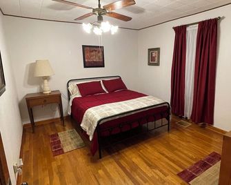 Nana's House. Your home away from home. 3 bed/1bath with amazing country views. - Clarinda
