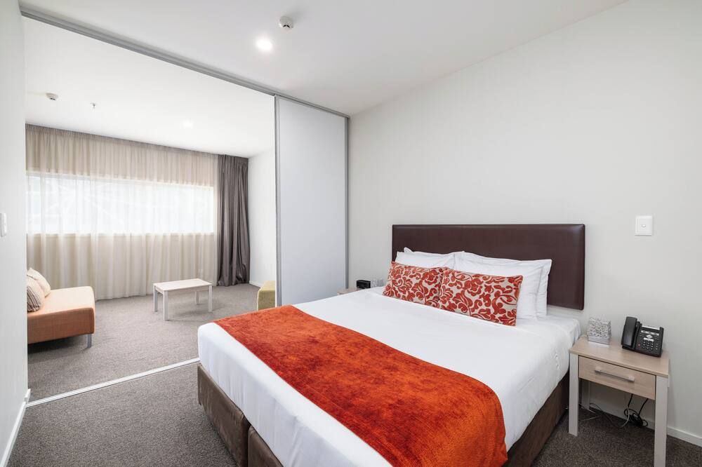 Ramada Suites by Wyndham Christchurch City - כרייסטצ'רץ' - חדר שינה