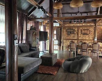 Mat Retreat - Ba Vi - Lounge