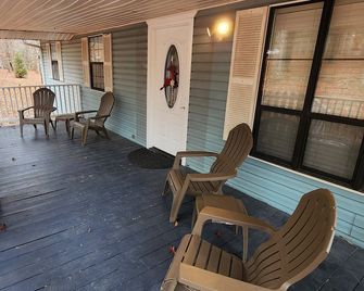 Pet friendly, off the beaten path, only 6 mins to I-24, lots of hiking nearby - Monteagle - Balkon