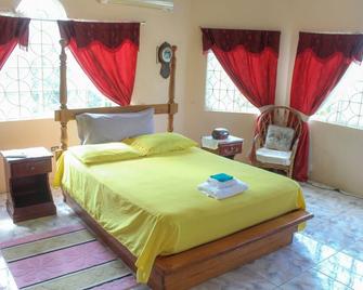 Kool Rooms Guest House - Santa Cruz - Habitación