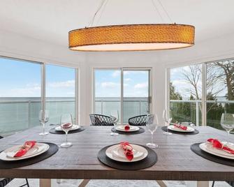 Waterfront Cottage on Georgian Bay w Hot Tub - Meaford - Dining room