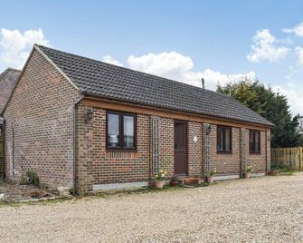 1 Bedroom Accommodation In Piltdown, Near Uckfield - Uckfield - Building