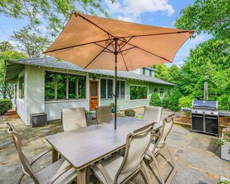 Long Pond Escape-Decks, Kayaks Fishing - Harwich - Patio