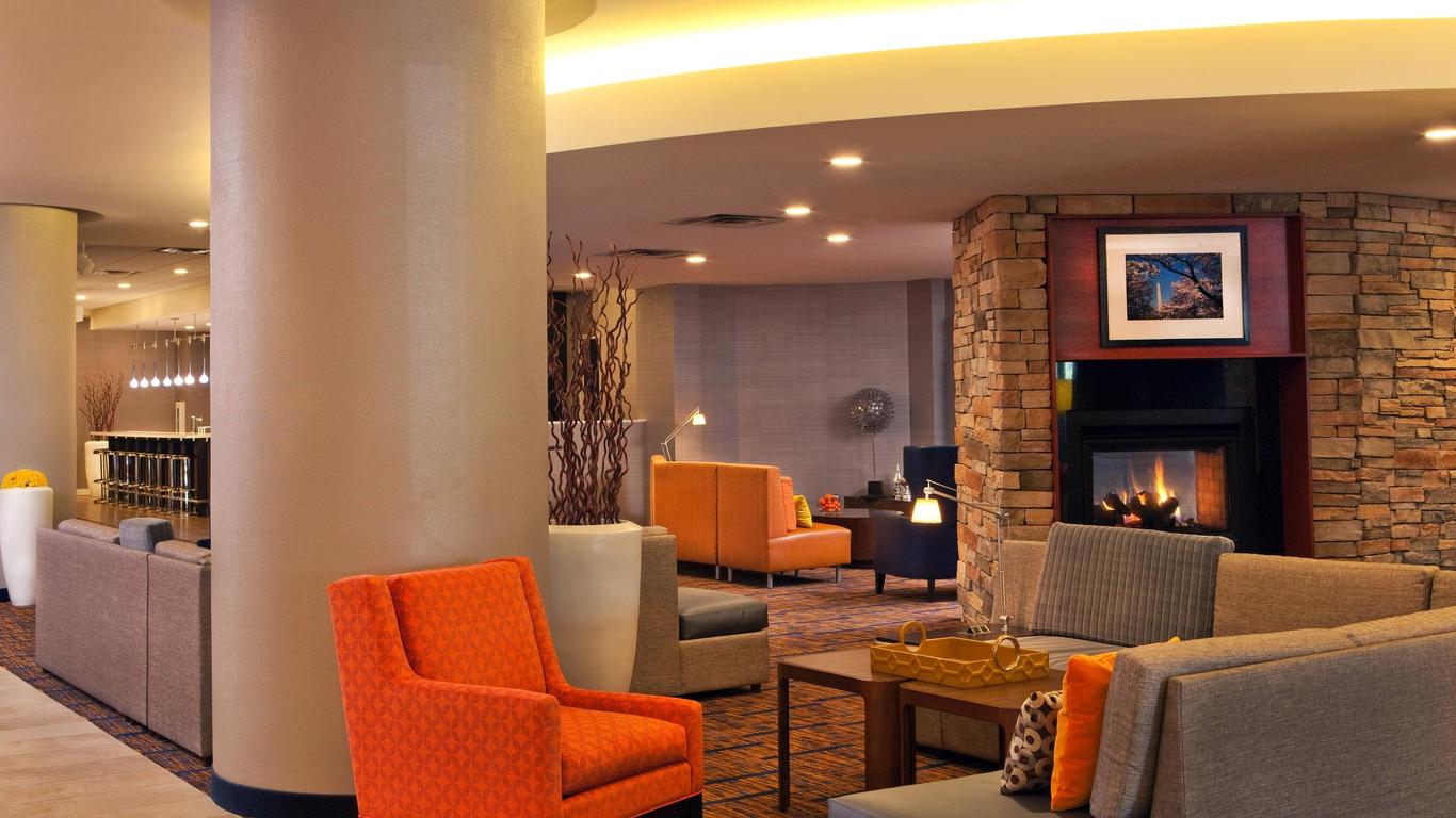 Courtyard by Marriott Alexandria Pentagon South