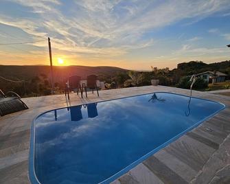 Chalés Vila Real - Tranquilidade na Serra de Carrancas - Piscina com uma vista espetacular do Pôr do Sol - Carrancas
