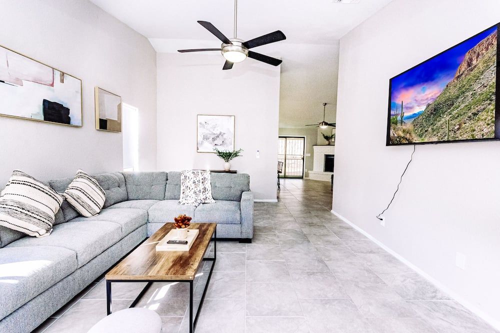 Contemporary Oro Valley Retreat - Mountain Views! - Tucson - Pokój dzienny