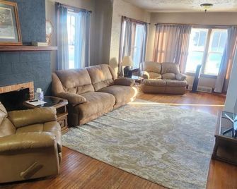 Anglers Lodge - Webster - Living room