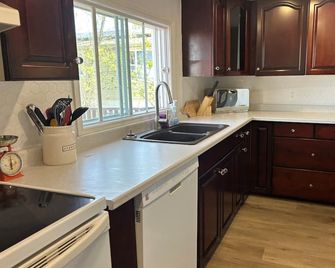 The Hill House - Truro - Cocina