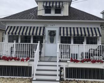 Spacious Home, Newly Updated! Location Location Location! - Point Pleasant Beach - Building