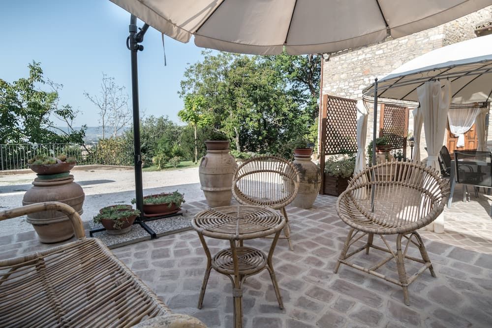 B&B Cantico Delle Creature - אסיסי - פטיו