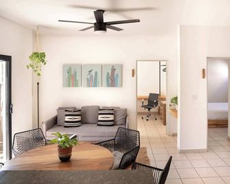 Casa Alonso | Spacious House with Private Courtyard in San Jose - San José del Cabo - Sala de estar