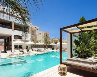 Sapphire Horizon Suites - Кіссамос - Басейн