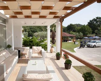 Hotel Kanali - Kanali - Patio