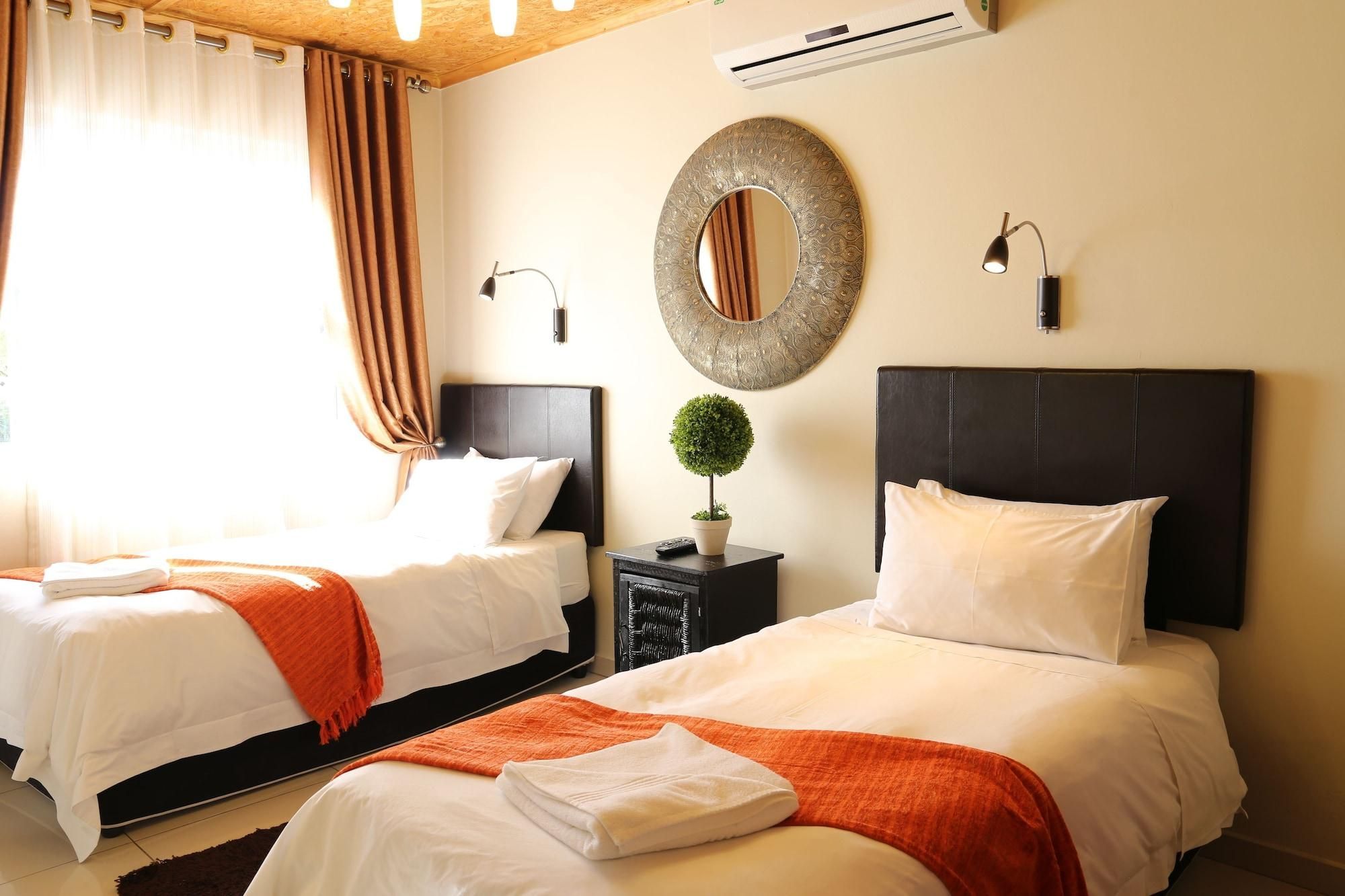 Tillas Guesthouse - ווינדהוק - בניין