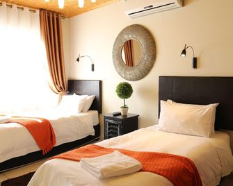 Tillas Guesthouse - Windhoek - Building