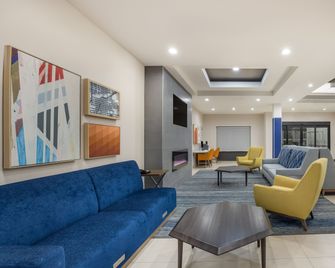 Holiday Inn Express & Suites Perry By IHG - Perry - Salónek